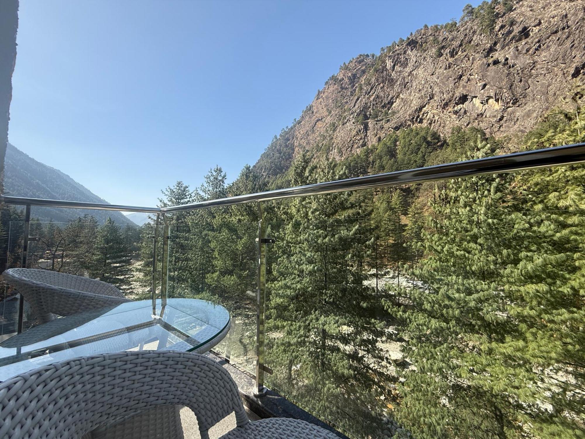 Moksha Riverside Resort Kasol Exterior foto
